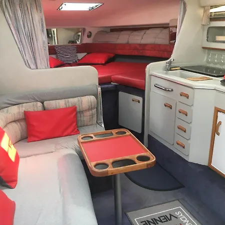 Insolite Dans Le Vieil Appartement Antibes