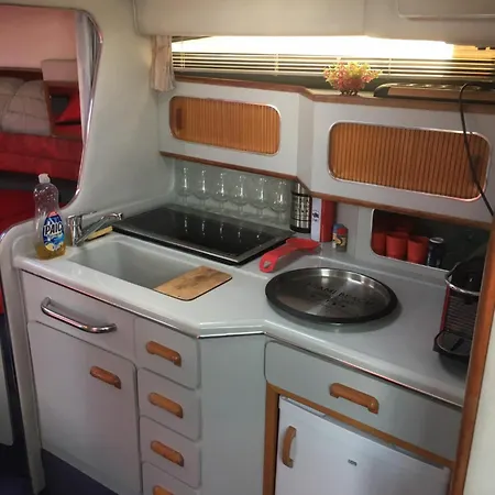 Insolite Dans Le Vieil Appartement